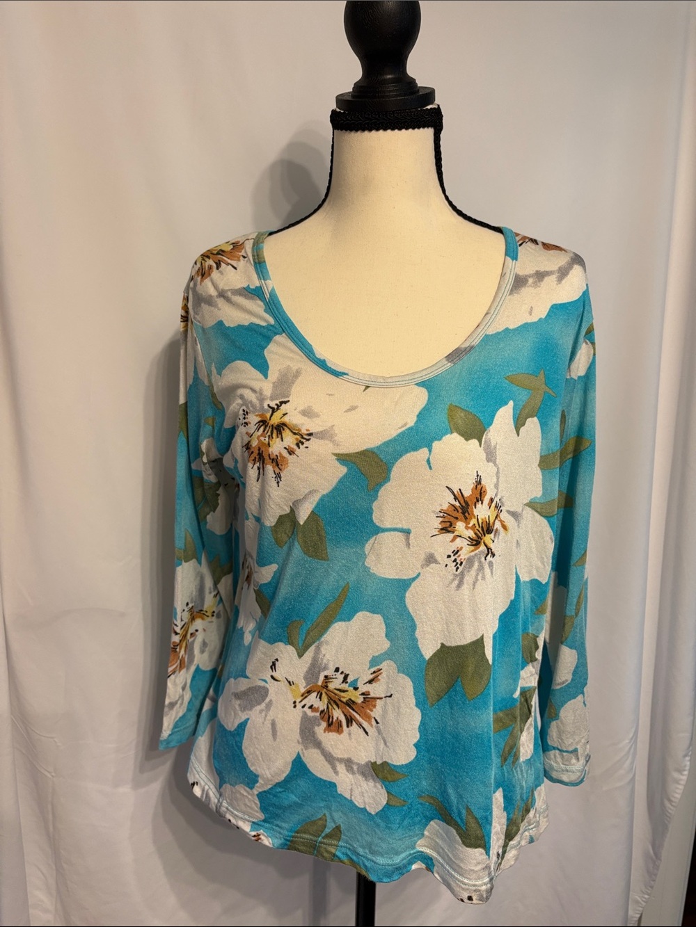 Lynn Ritchie Women's Floral Scoop Neck 3/4 Sleeve Top in Turquoise/ White Silk